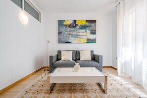 Superior Double Room, Hot Tub | Living area