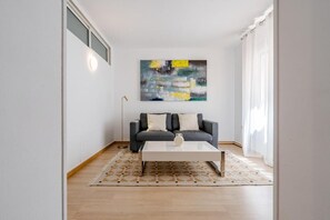 Superior Double Room, Hot Tub | Living area | 50-cm flat-screen TV with cable channels, TV