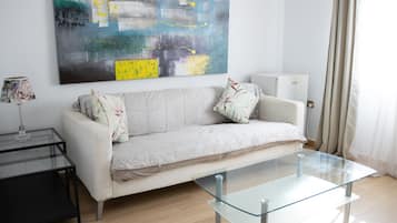 Habitación doble superior, bañera de hidromasaje | 1 dormitorio, caja fuerte, escritorio y tabla de planchar con plancha