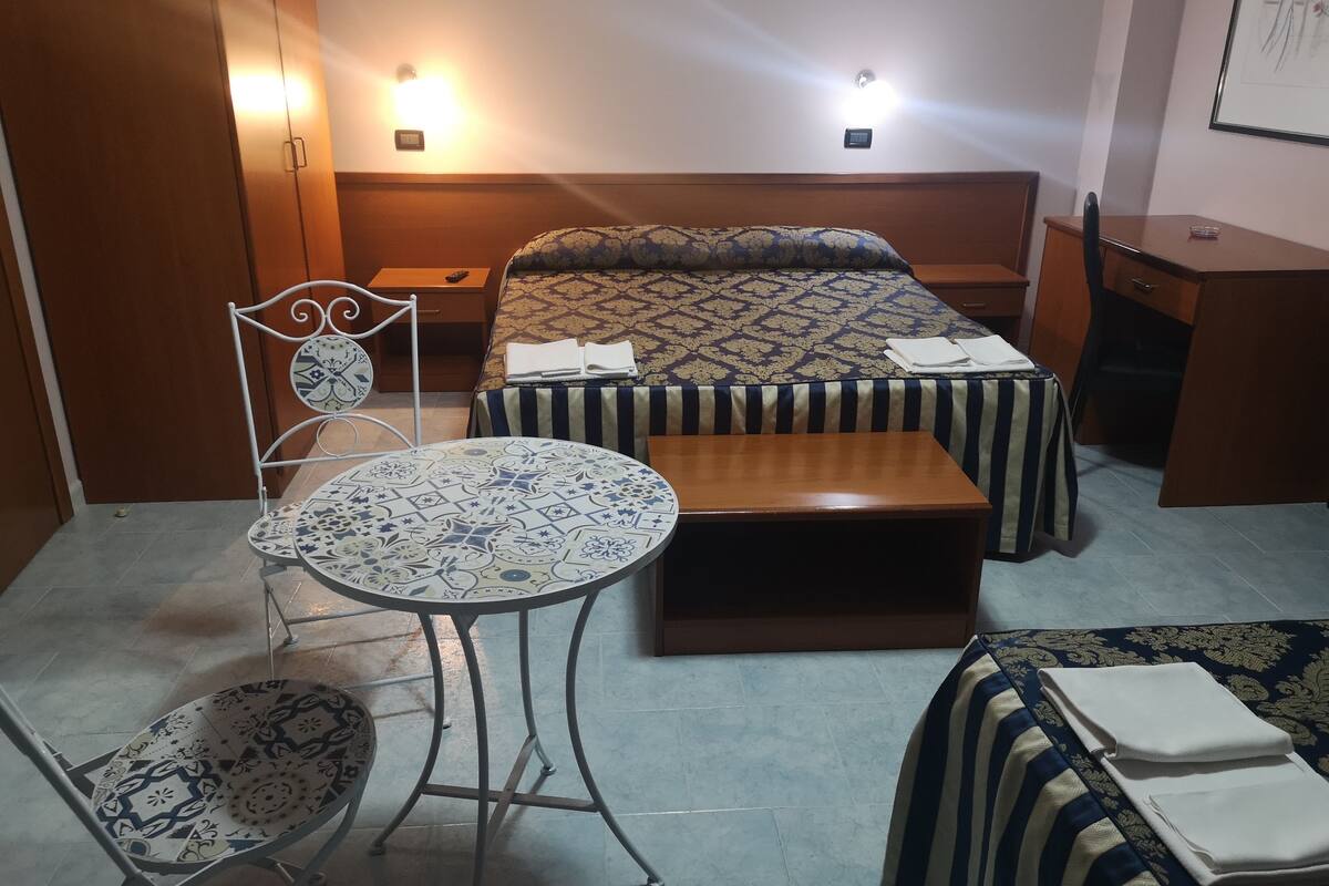 egyptian cotton sheets, premium bedding, pillow-top beds, in-room safe