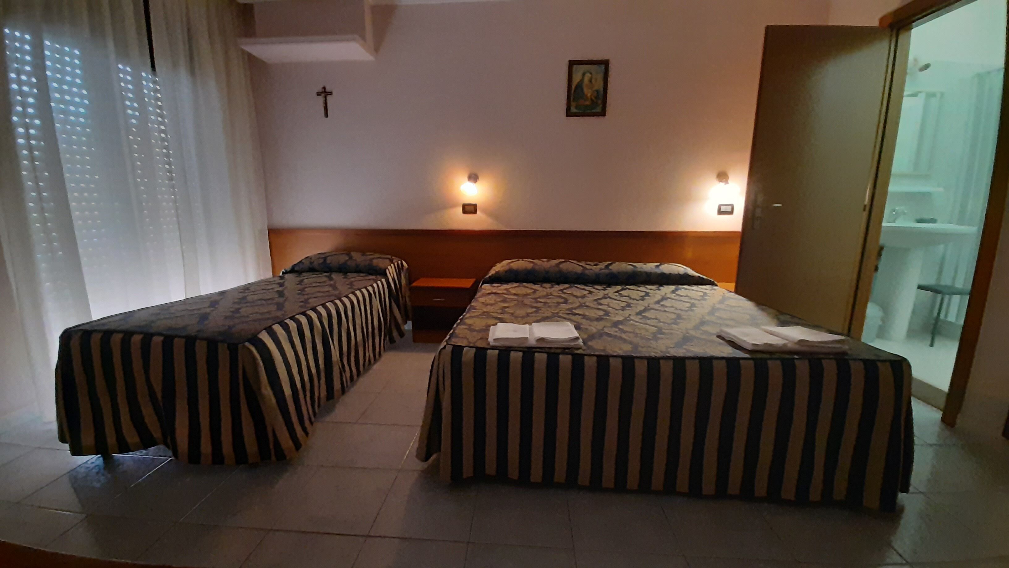 egyptian cotton sheets, premium bedding, pillow-top beds, in-room safe