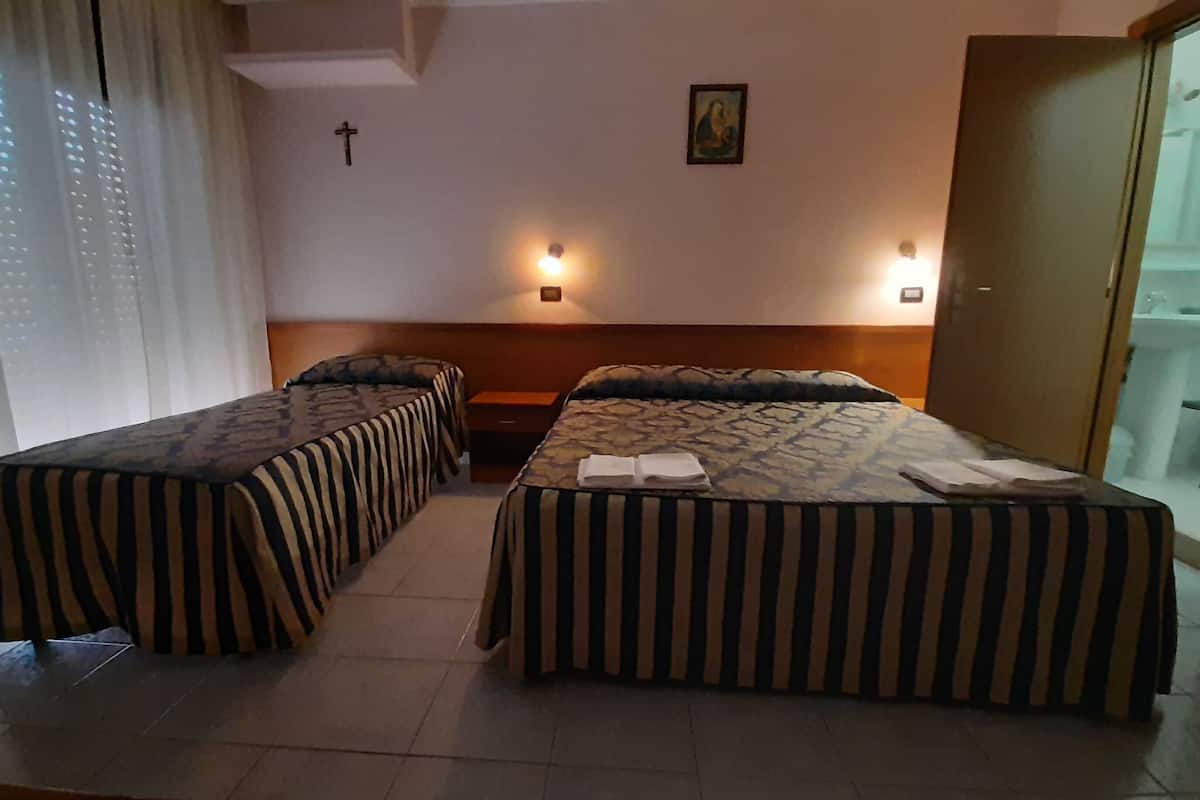 egyptian cotton sheets, premium bedding, pillow-top beds, in-room safe