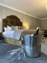 防过敏的被褥、客房内保险箱、办公桌、熨斗/熨板