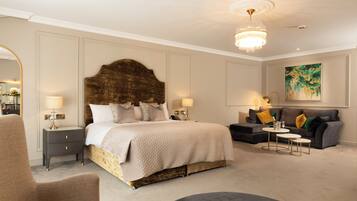 Executive Suite | Hypo-allergenic bedding, in-room safe, desk, iron/ironing board