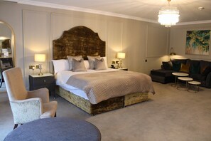 Allergikerbettwaren, Zimmersafe, Schreibtisch, Bügeleisen/Bügelbrett