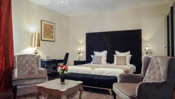 Executive Suite | Premium bedding, in-room safe, desk, laptop workspace