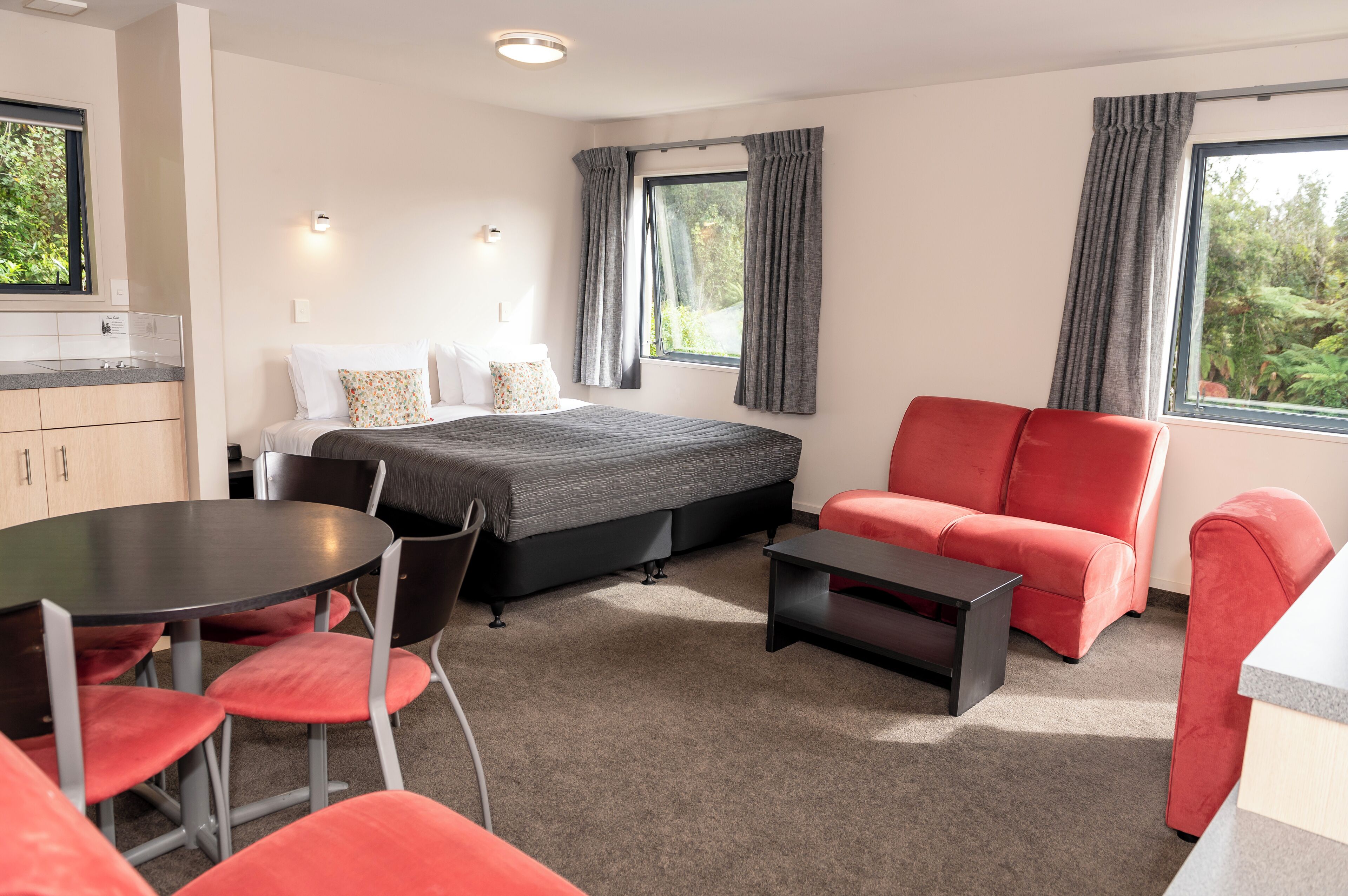 Apartment, 1 Bedroom | Living area | 32-inch TV with satellite channels, Netflix, streaming services