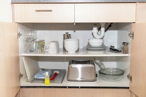 Superior King Studio | Private kitchen | Mini-fridge, coffee/tea maker, electric kettle, cookware/dishes/utensils - Bella Vista Motel Fox Glacier (Fox Glacier)