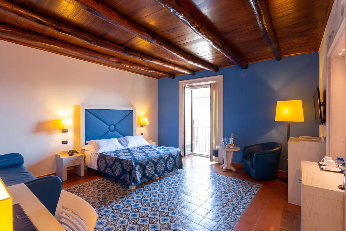 Deluxe kamer | 1 slaapkamer, Italiaanse Frette-lakens, luxe beddengoed