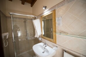 Dusche, Regendusche, kostenlose Toilettenartikel, Haartrockner