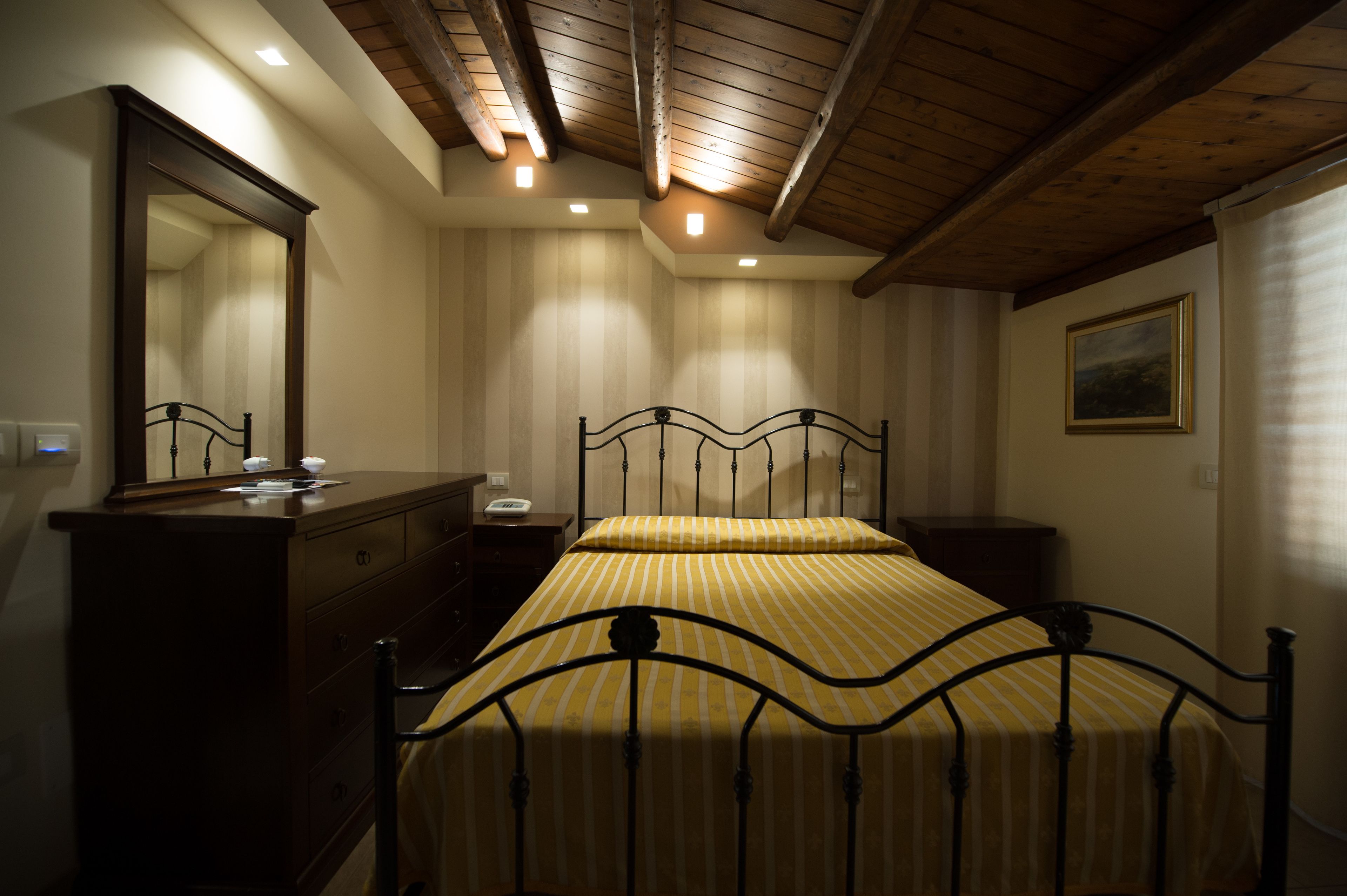 single room | minibar, in-room safe, desk, blackout curtains