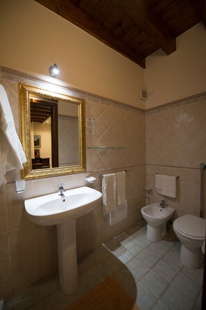 Dusche, Regendusche, kostenlose Toilettenartikel, Haartrockner