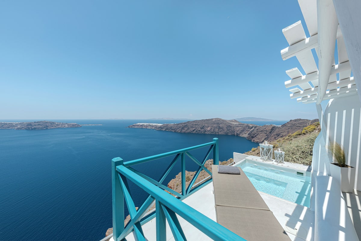 Honeymoon Suite (Outdoor Hot Tub, Caldera View) | Terrace/patio