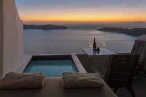 Romantic Suite (Outdoor Hot Tub, Caldera View) | Jetted tub - Afroessa Hotel by Caldera Houses (Santorini)