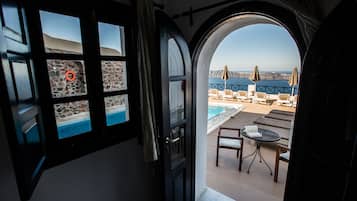 Studio (Caldera View, No Private Balcony) | Teras/patio