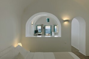 Deluxe-studiolejlighed (Caldera View) | Pengeskab på værelset, individuelt design, individuel indretning