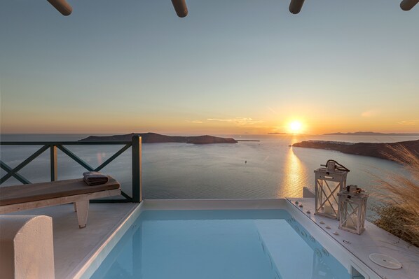 Suite de luna de miel (Outdoor Hot Tub, Caldera View) | Ropa de cama de alta calidad, caja fuerte, decoración individual