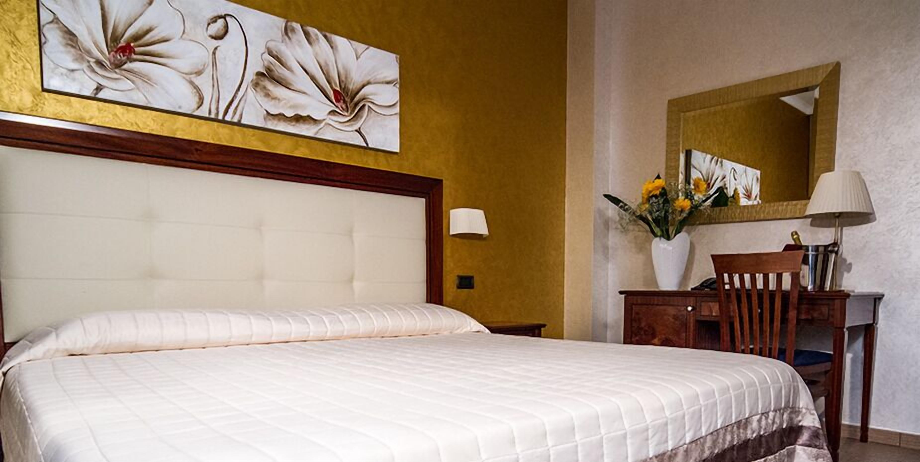 1 bedroom, premium bedding, down duvets, minibar