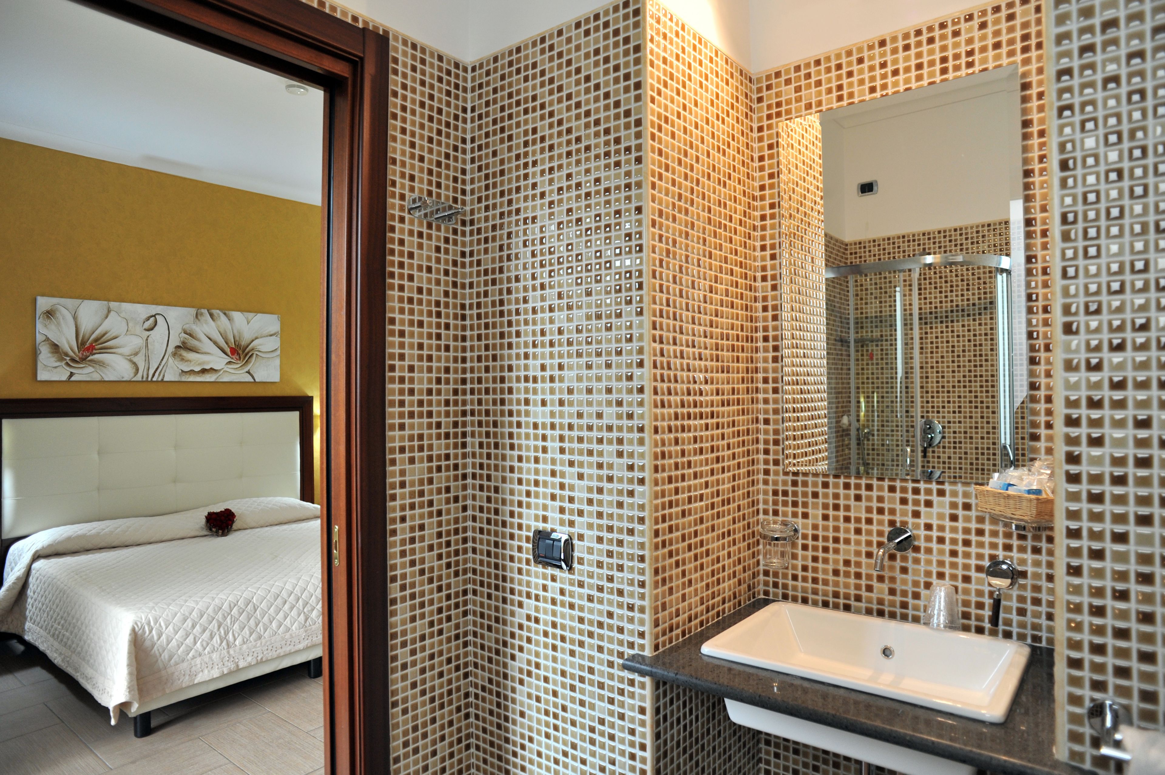 junior suite, 1 bedroom, balcony | bathroom | shower, free toiletries, hair dryer, towels