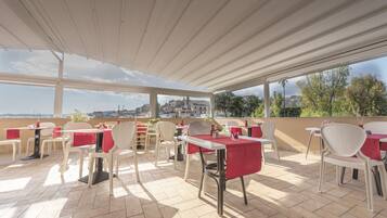 Desayuno buffet incluido todos los días