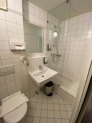 Deep-soaking bathtub, free toiletries, hair dryer, towels