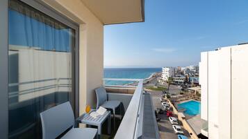 Tweepersoonskamer | Een kluis op de kamer, een bureau, verduisterende gordijnen, gratis wifi