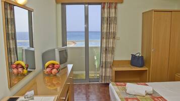 Double Room | In-room safe, desk, blackout drapes, free WiFi