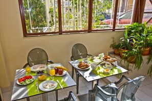Free buffet breakfast