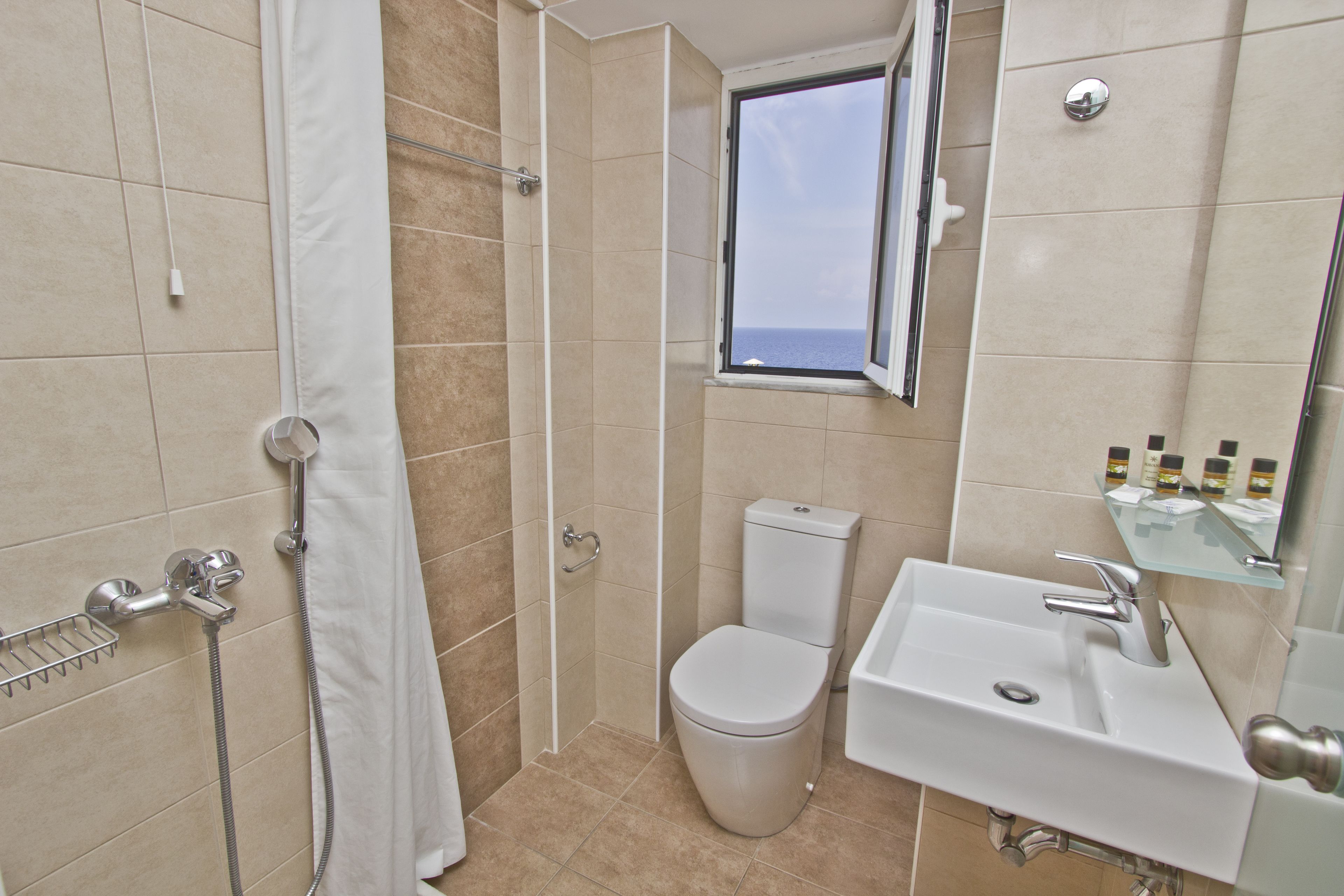 single room, 1 single bed | bathroom | shower, hair dryer, towels