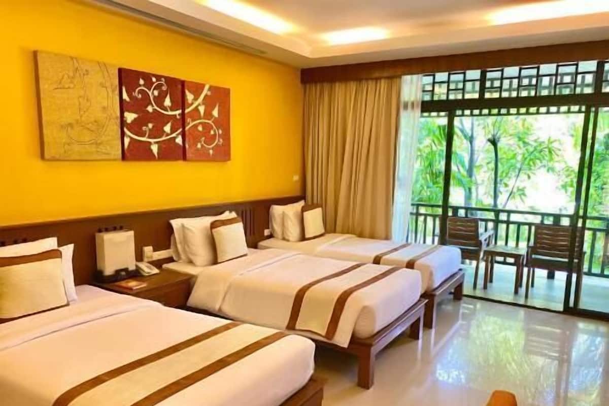 Premium bedding, in-room safe, desk, rollaway beds