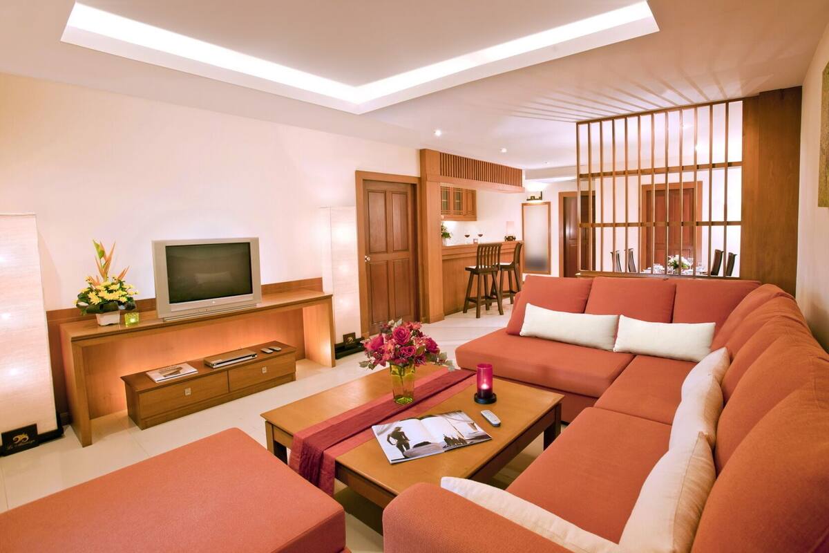 Living area | 29-inch TV with satellite channels