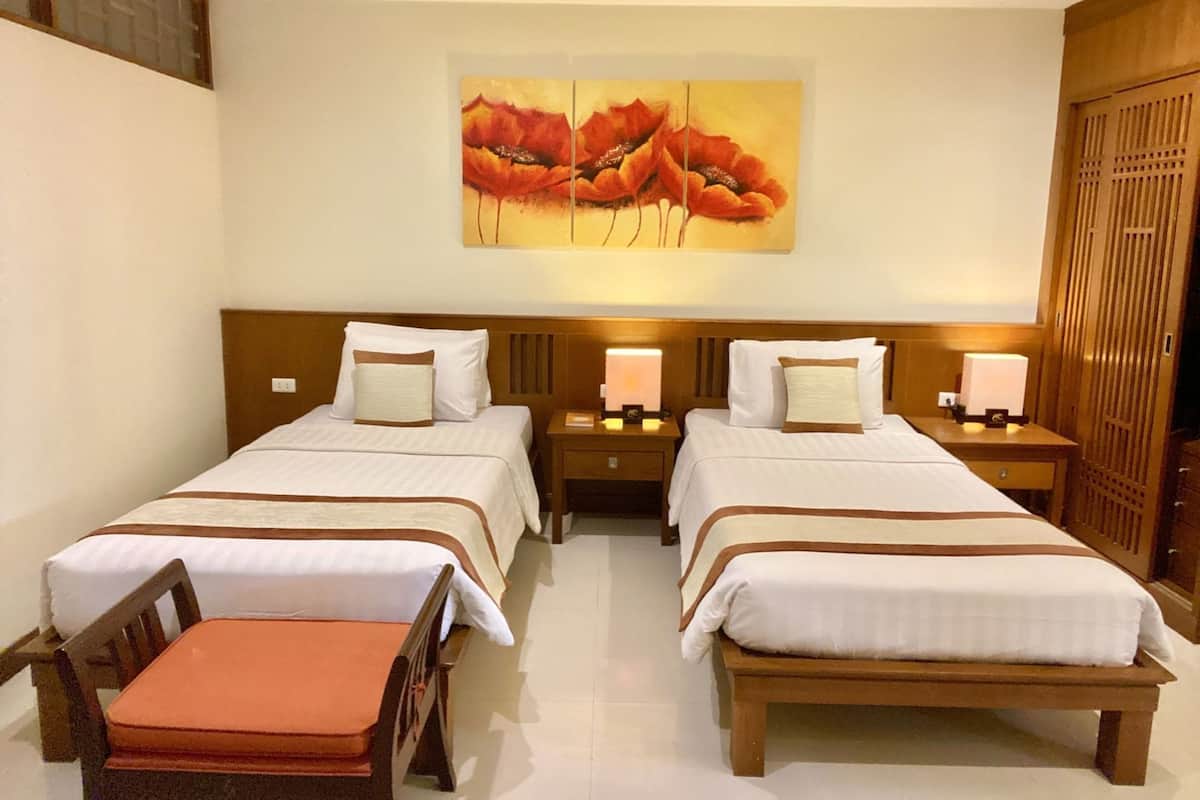 Sengetøy av topp kvalitet, safe på rommet og skrivebord