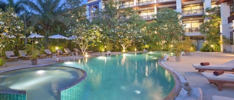 Outdoor pool, sun loungers