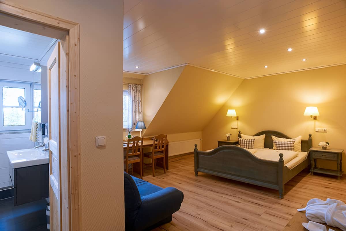 basic double room | hypo-allergenic bedding, desk, iron/ironing board, free cots/infant beds