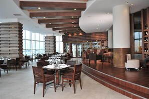 2 restaurants, lunch, dinner served; barbecue 