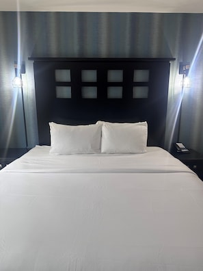 Camas con pillow-top, caja de seguridad en la habitación y escritorio 