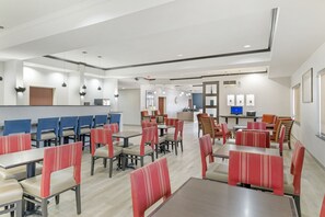 Free daily on-the-go breakfast  - Comfort Suites Pecos (Pecos)