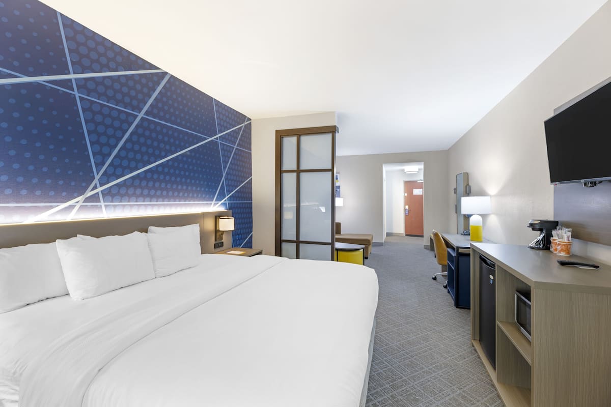 Desk, iron/ironing board, free WiFi, bed sheets