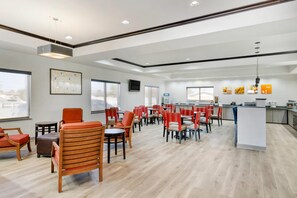 Free daily on-the-go breakfast  - Comfort Suites Pecos (Pecos)