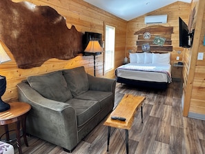 Premium bedding, individually decorated, individually furnished - Packwood Lodge (Packwood)