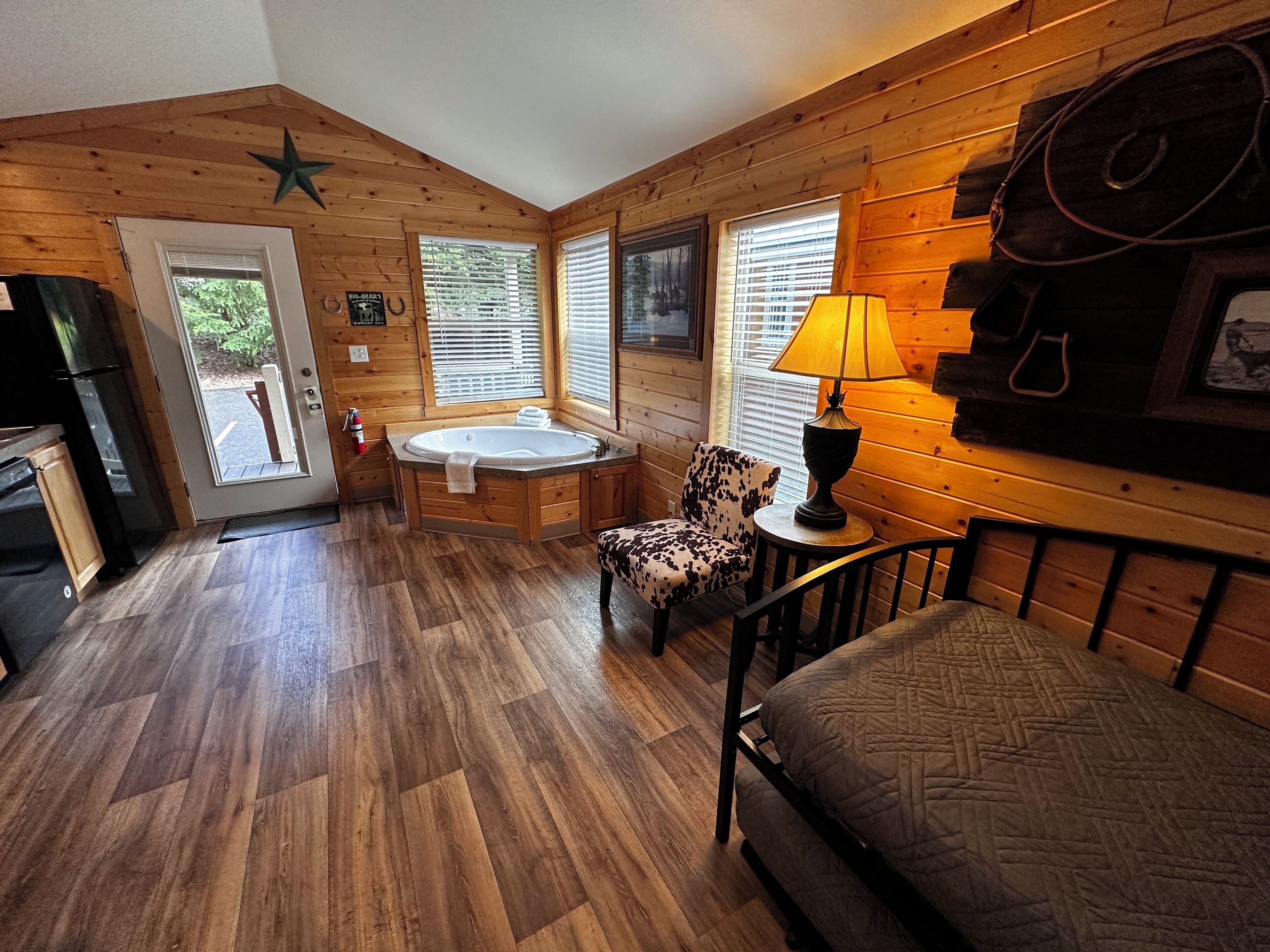  ファミリー キャビン 禁煙 ジェットバス | 高級寝具、客室ごとに異なる装飾、客室ごとに異なるインテリア、WiFi (無料)