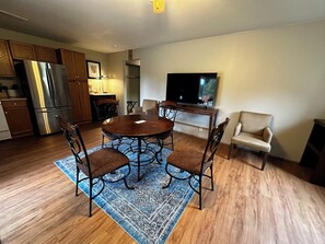 Familien-Suite, 2 Schlafzimmer | Wohnbereich