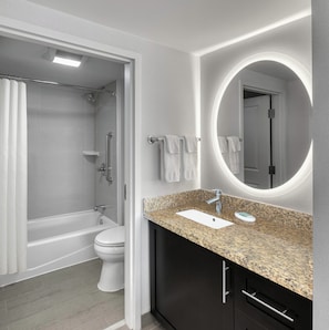 Studio, 2 Queen-Betten | Badezimmer