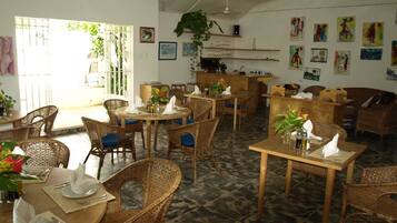 Breakfast and dinner served