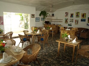 Breakfast and dinner served - San San Tropez (Port Antonio)