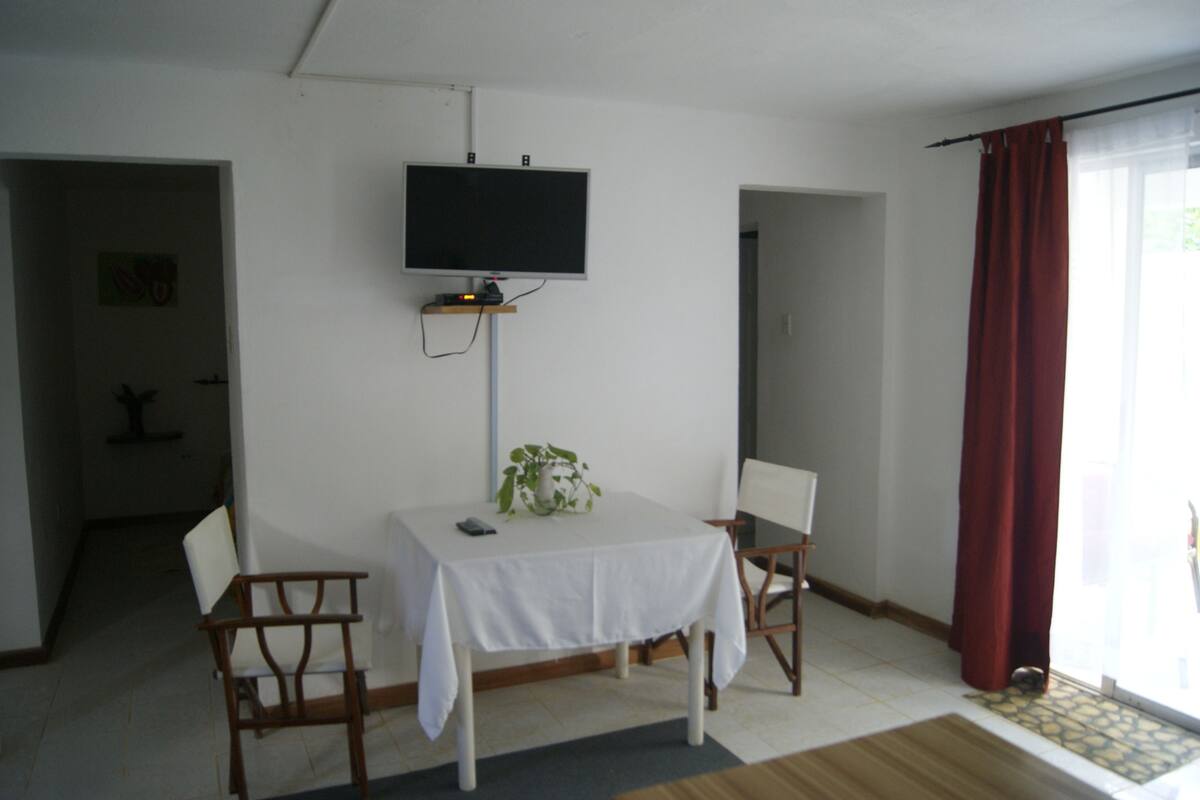 Premium Suite, 1 King Bed with Sofa bed, Accessible, Poolside | In-room dining