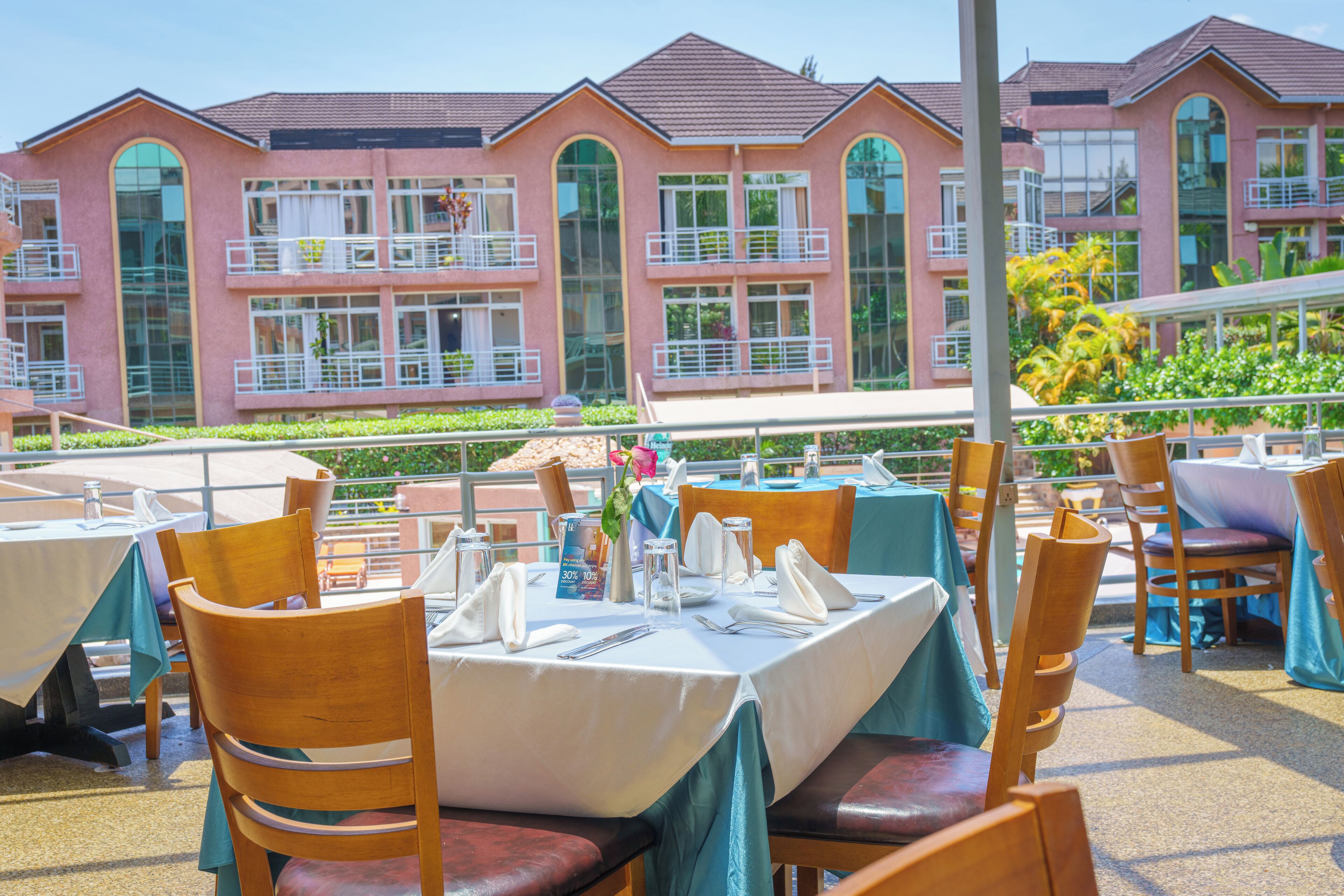 4 restaurantes; se sirven desayunos, almuerzos, cenas y brunches