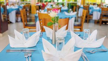 4 restaurantes; se sirven desayunos, almuerzos, cenas y brunches