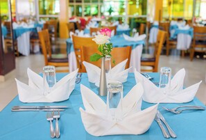 4 restaurants, breakfast, lunch, dinner served; local cuisine - Lemigo Hotel (Kigali)