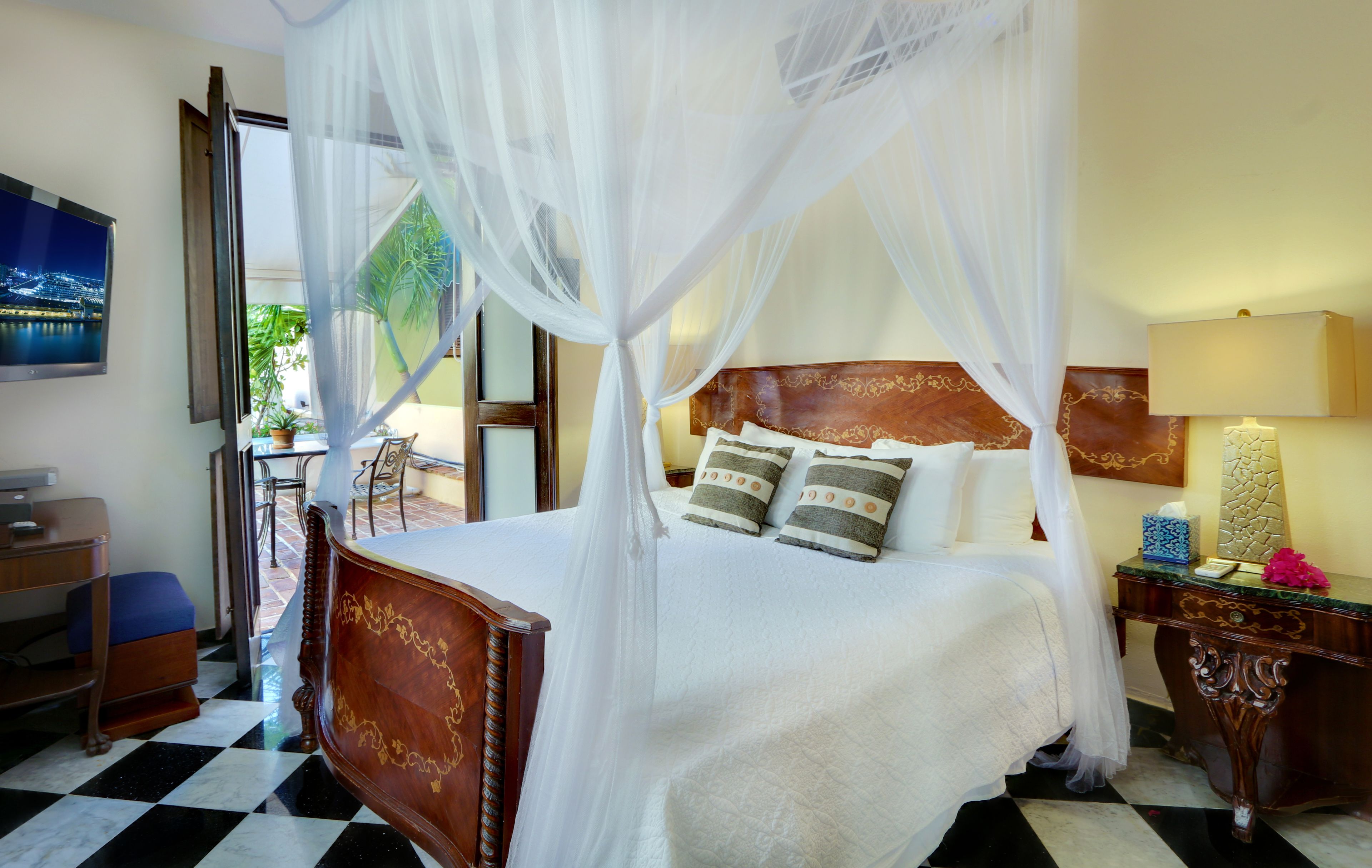 suite, 1 king bed, terrace (sundeck) | premium bedding, pillow-top beds, in-room safe, individually decorated